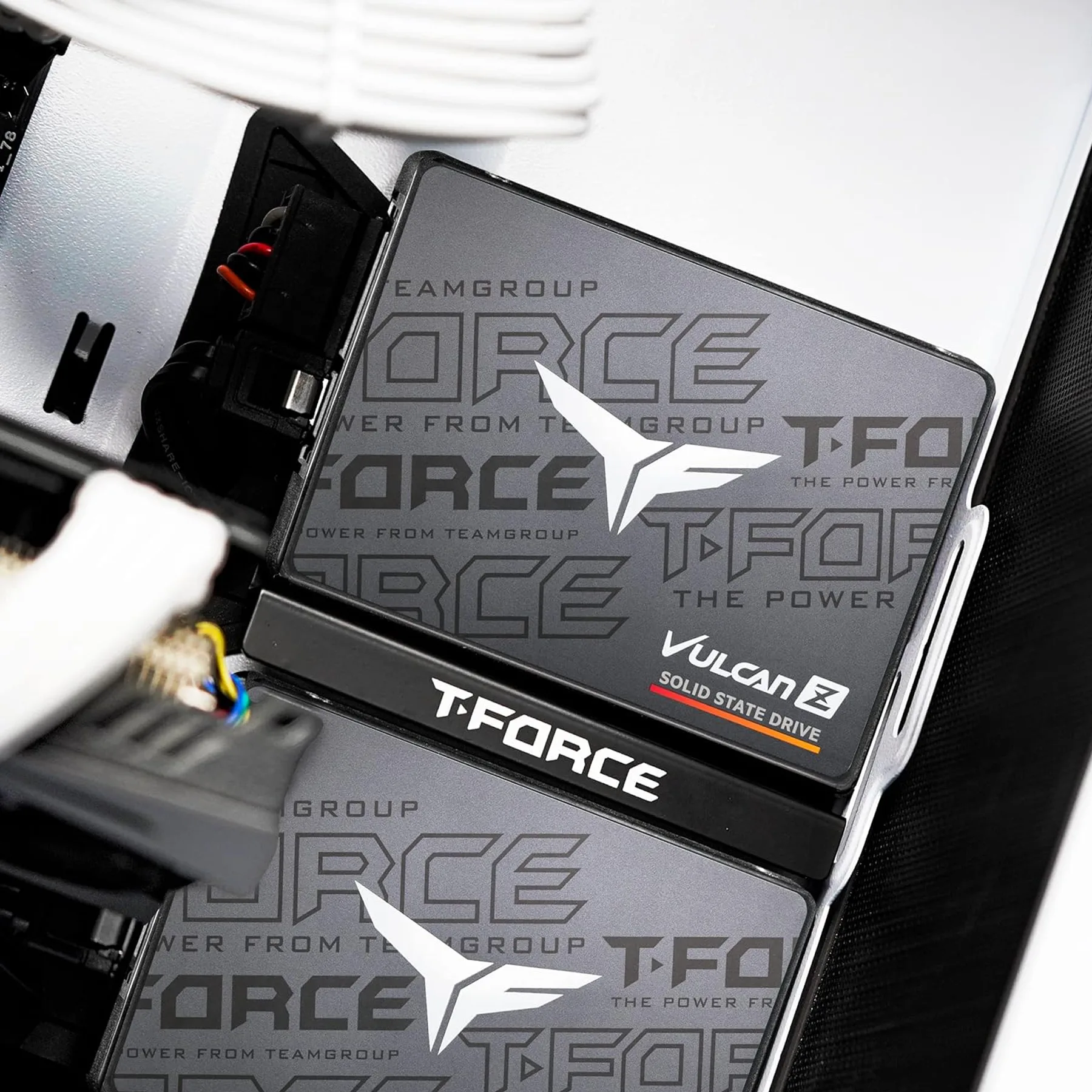 اس اس دی اینترنال تیم گروپ مدل VOLCAN Z ظرفیت 512 گیگابایت
