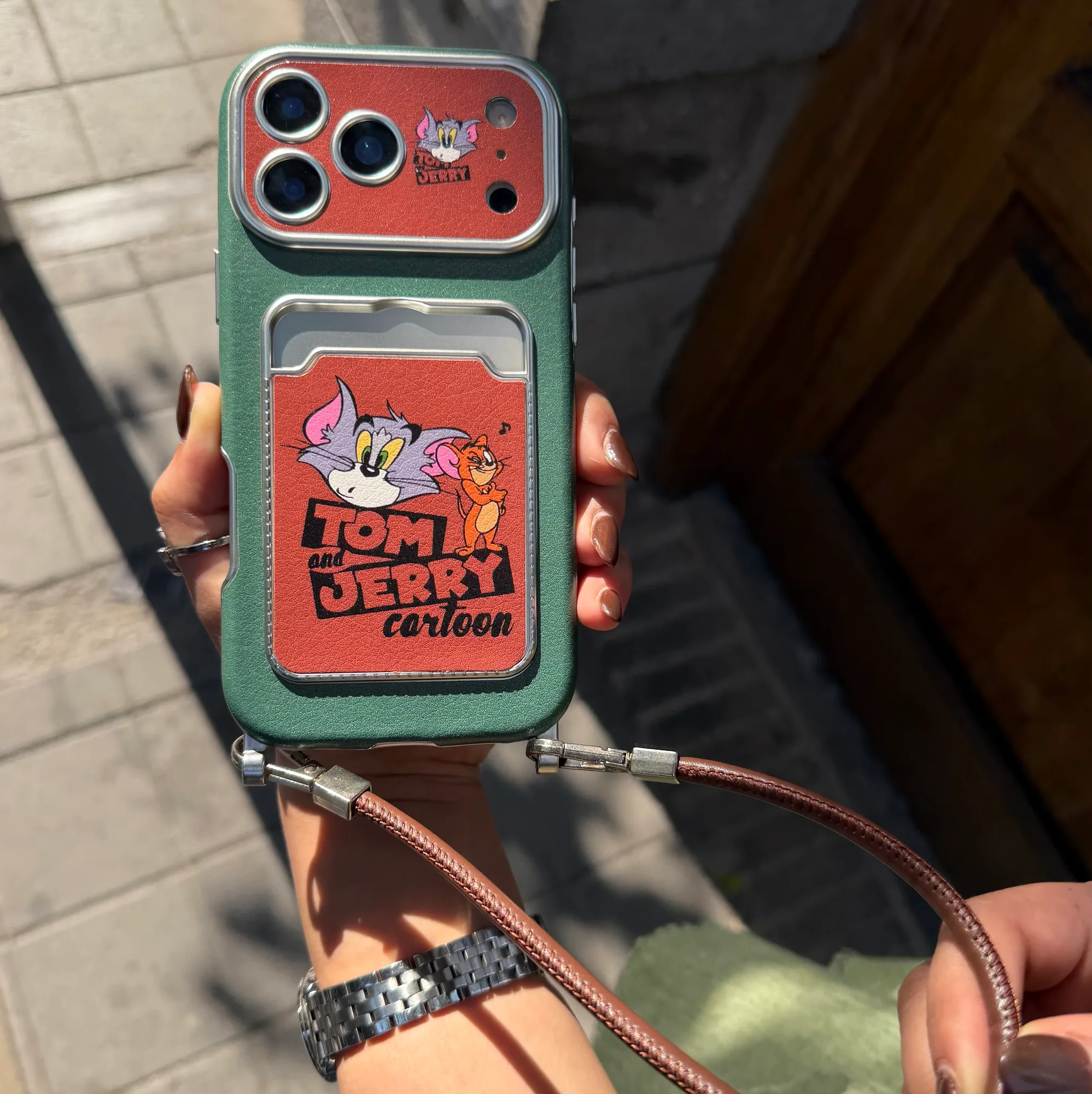 کاور طرح تام و جری برای اپل iPhone 16