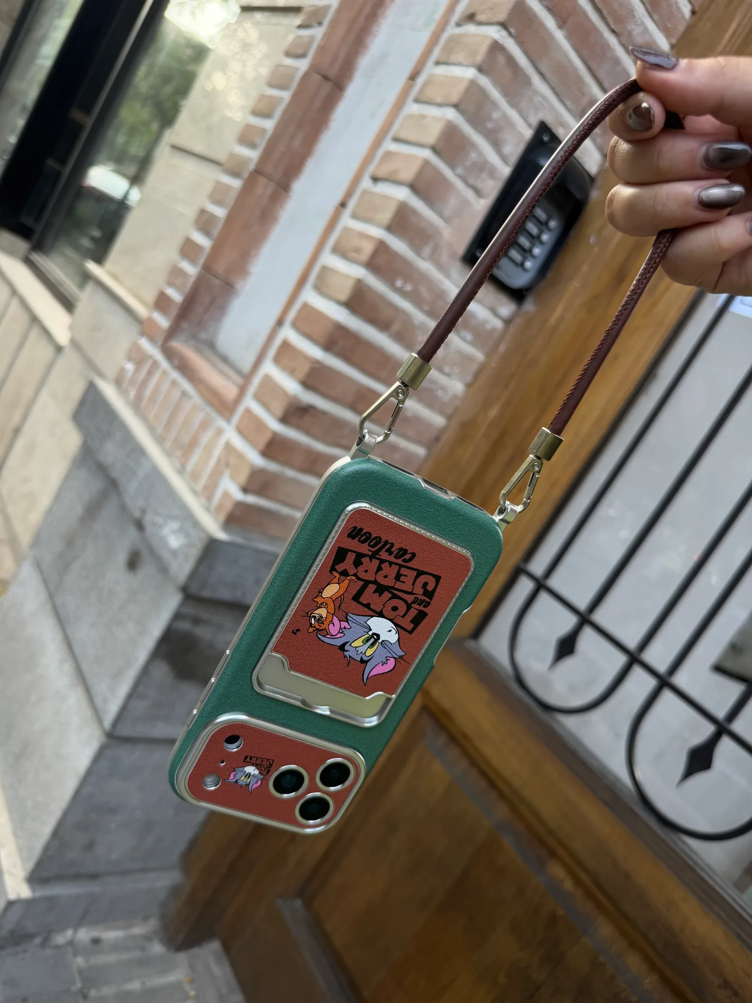 کاور طرح تام و جری برای اپل iPhone 16