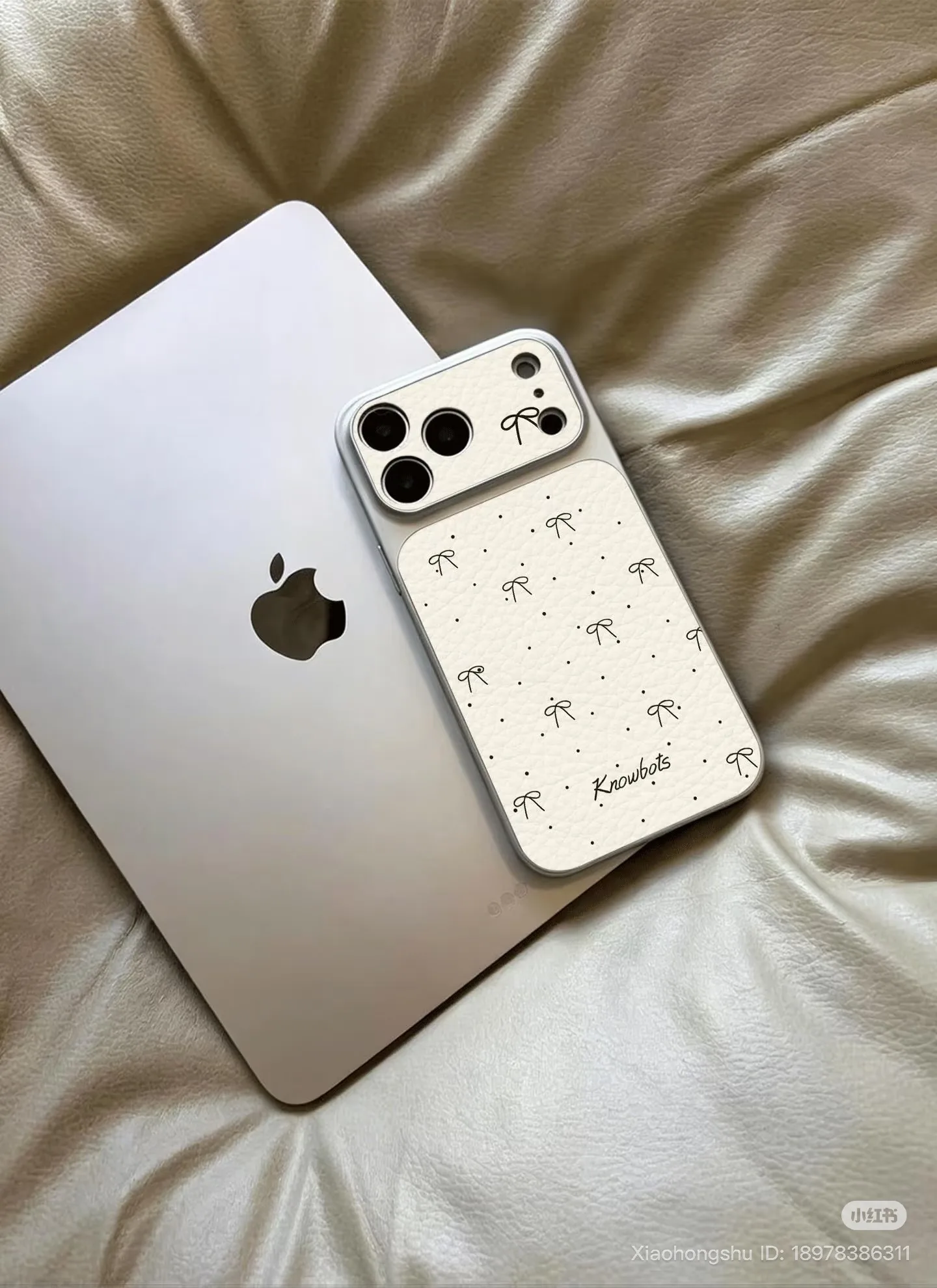 کاور طرح ribbon سفید اپل iPhone 16 / iPhone 16 Pro / iPhone 16 Pro Max
