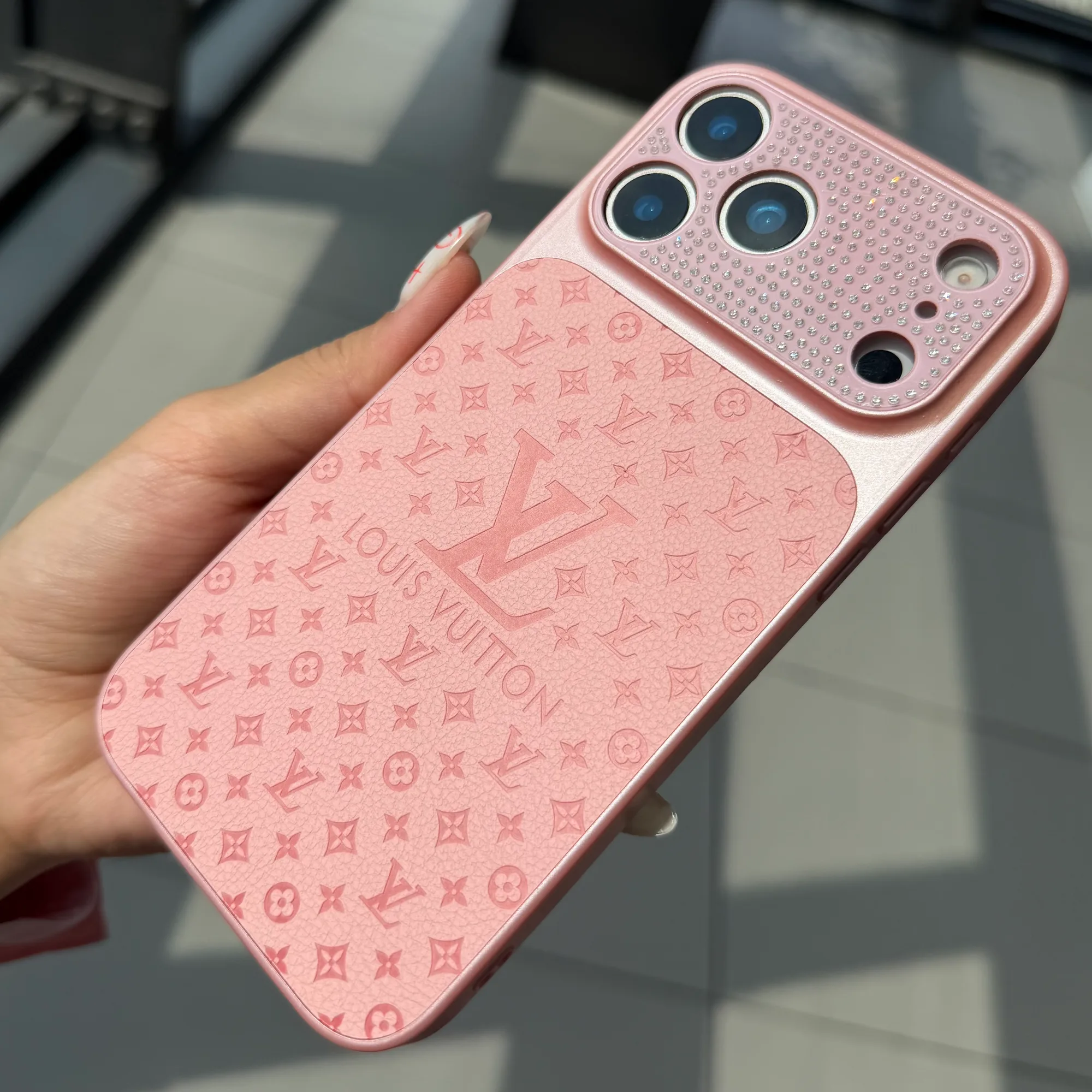 کاور طرح لویس اپل iPhone 17 / iPhone 17 Pro / iPhone 17 Pro Max