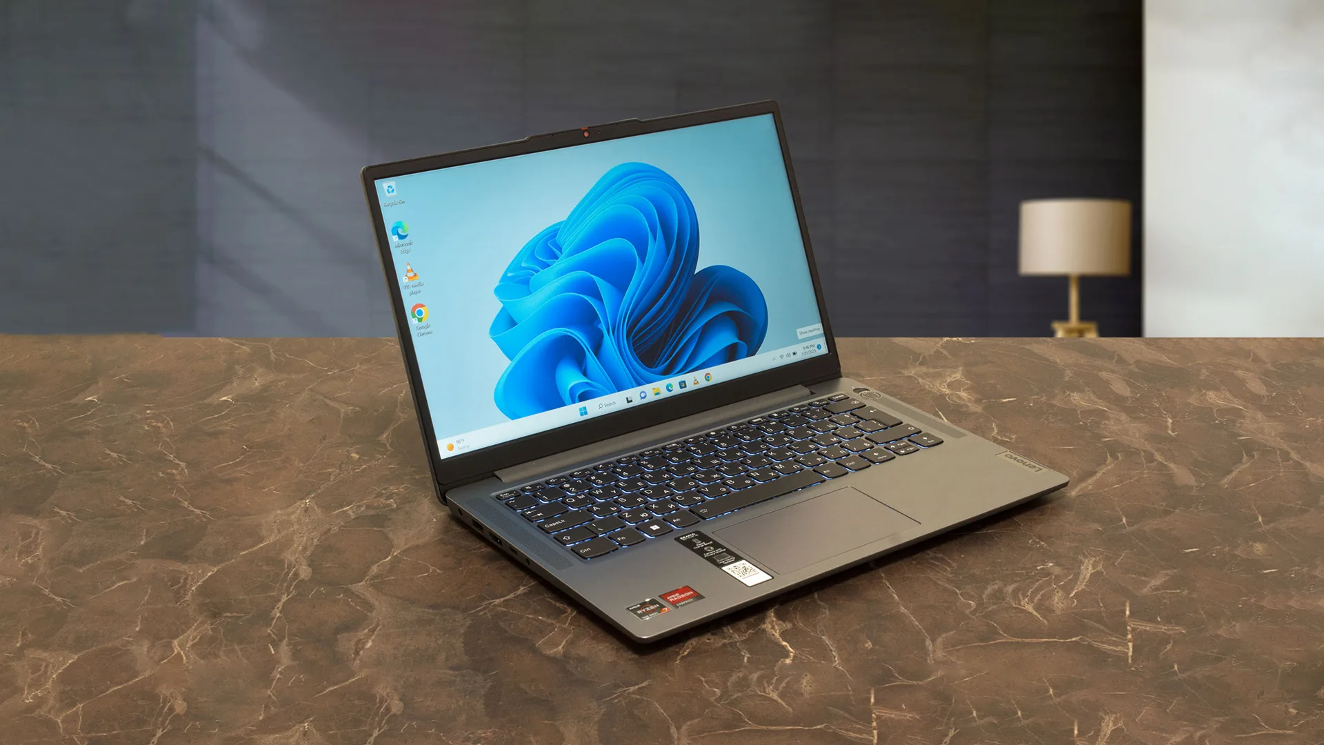 بررسی کامل Lenovo Slim 3 + ویژگی‌های کلیدی