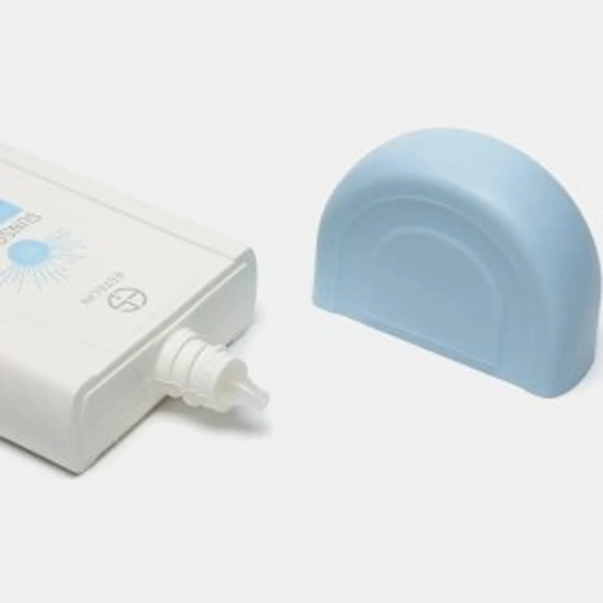کرم ضد آفتاب بدون رنگ استلین، 50 SPF، مدل ultra light، مناسب انواع پوست و حجم 50 میلی‌لیتر، محافظت کننده در برابر اشعه UVA و UVB، بسیار سبک، +++ PA، آبرسان، ضد لک، با ماندگاری 2 ساعته