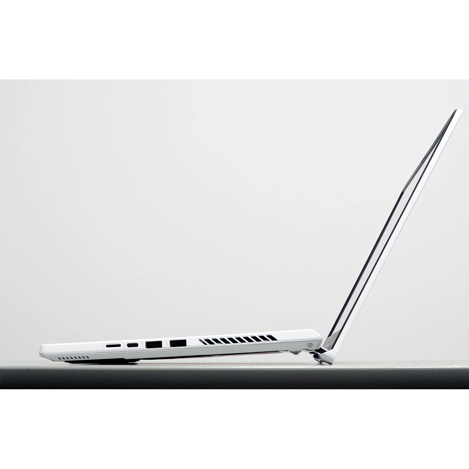 لپ تاپ 14 اینچی ایسوس مدل ROG Zephyrus G14 GA402XZ-CS94-R9 7940HS-RTX4080 12GB-16GB DDR5 4800MHz-1TB SSD-QHD 165Hz-W