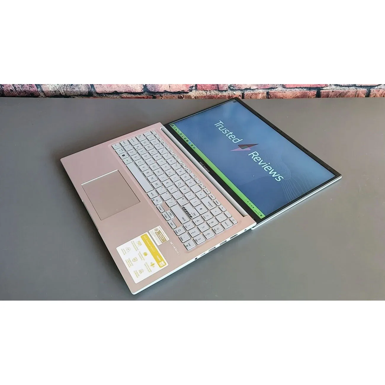 لپ‌تاپ ایسوس مدل Vivobook 15 F1504VA-NJ828، با پردازنده Core i3-1315U، رم DDR4 4GB با فرکانس 3200MHz، حافظه SSD با ظرفیت 512GB، نمایشگر 15.6 اینچ با وضوح Full HD
