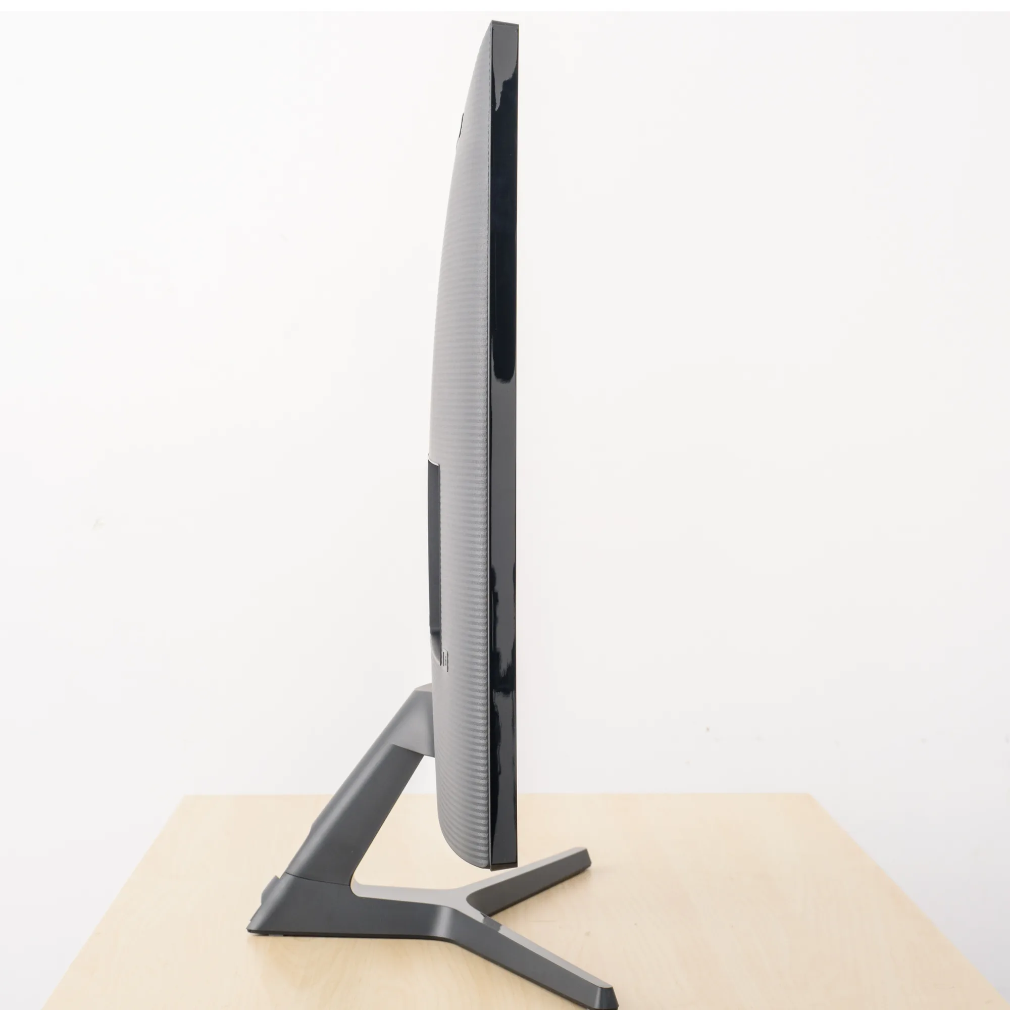 مانیتور سامسونگ مدل U32J590-4K سایز 32 اینچ