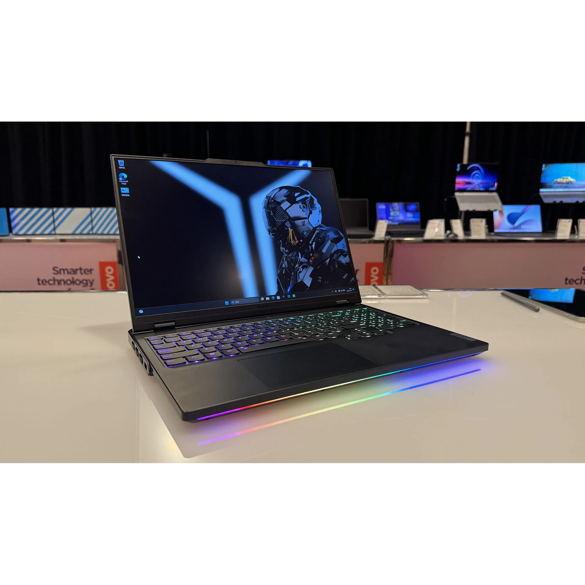 لپ تاپ 16 اینچی لنوو مدل Legion Pro 7 16IRX9H-i9 14900HX-32GB DDR5-1TB SSD-RTX4090-QHD-W